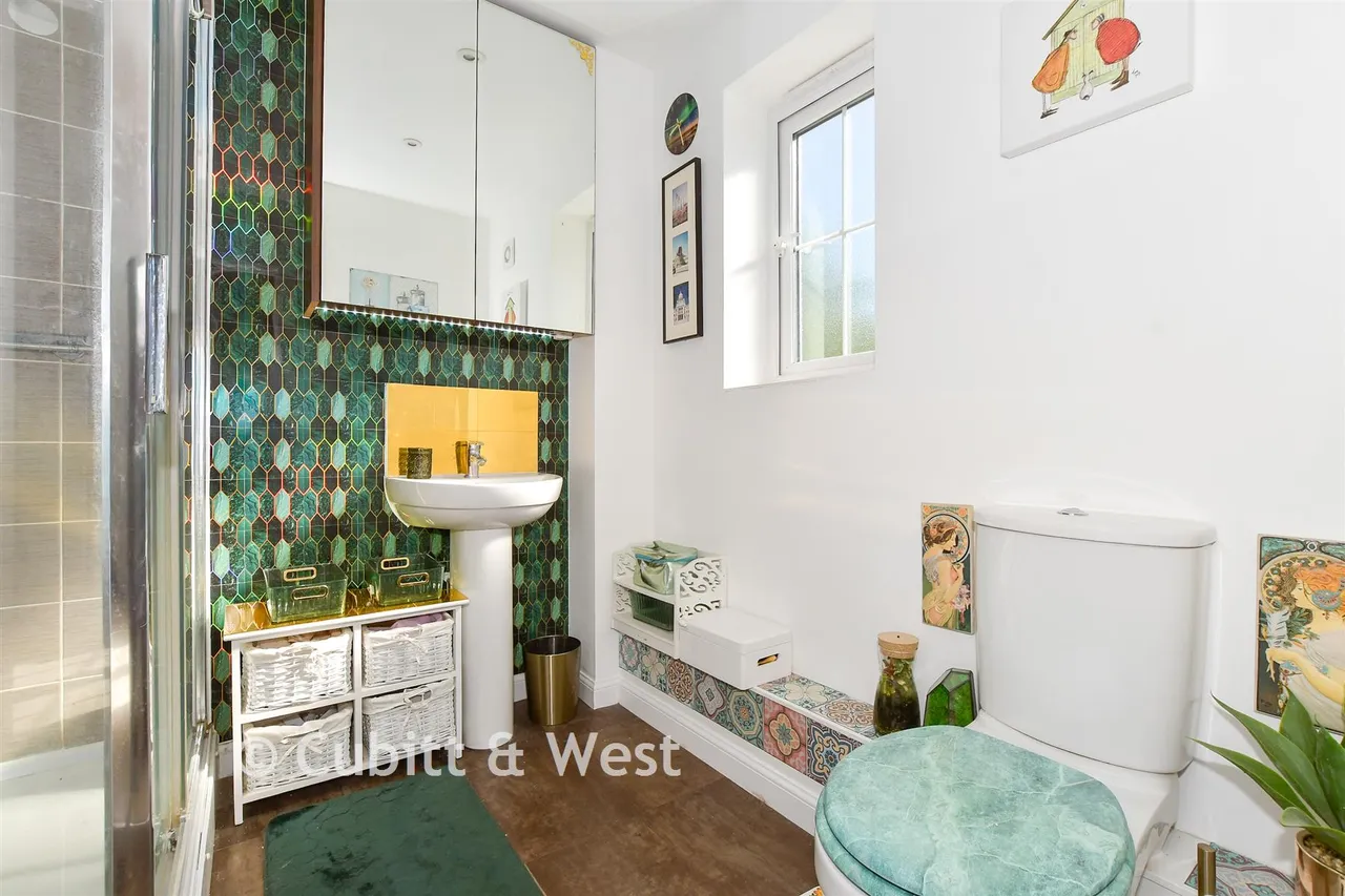 Greenhurst Drive, East Grinstead, RH19, photo 10