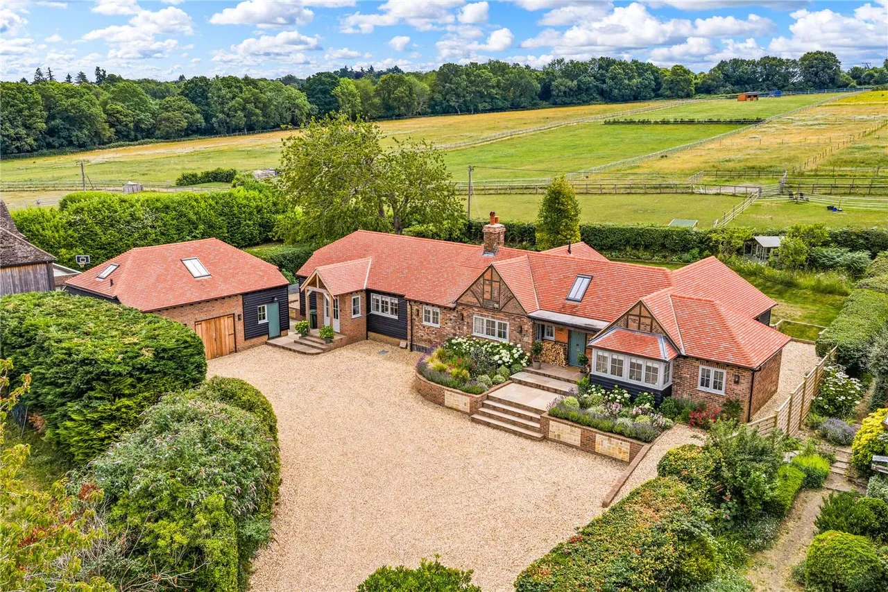 5 bed house for sale — Churt Road, Churt, Farnham, Hampshire, GU10 2QU