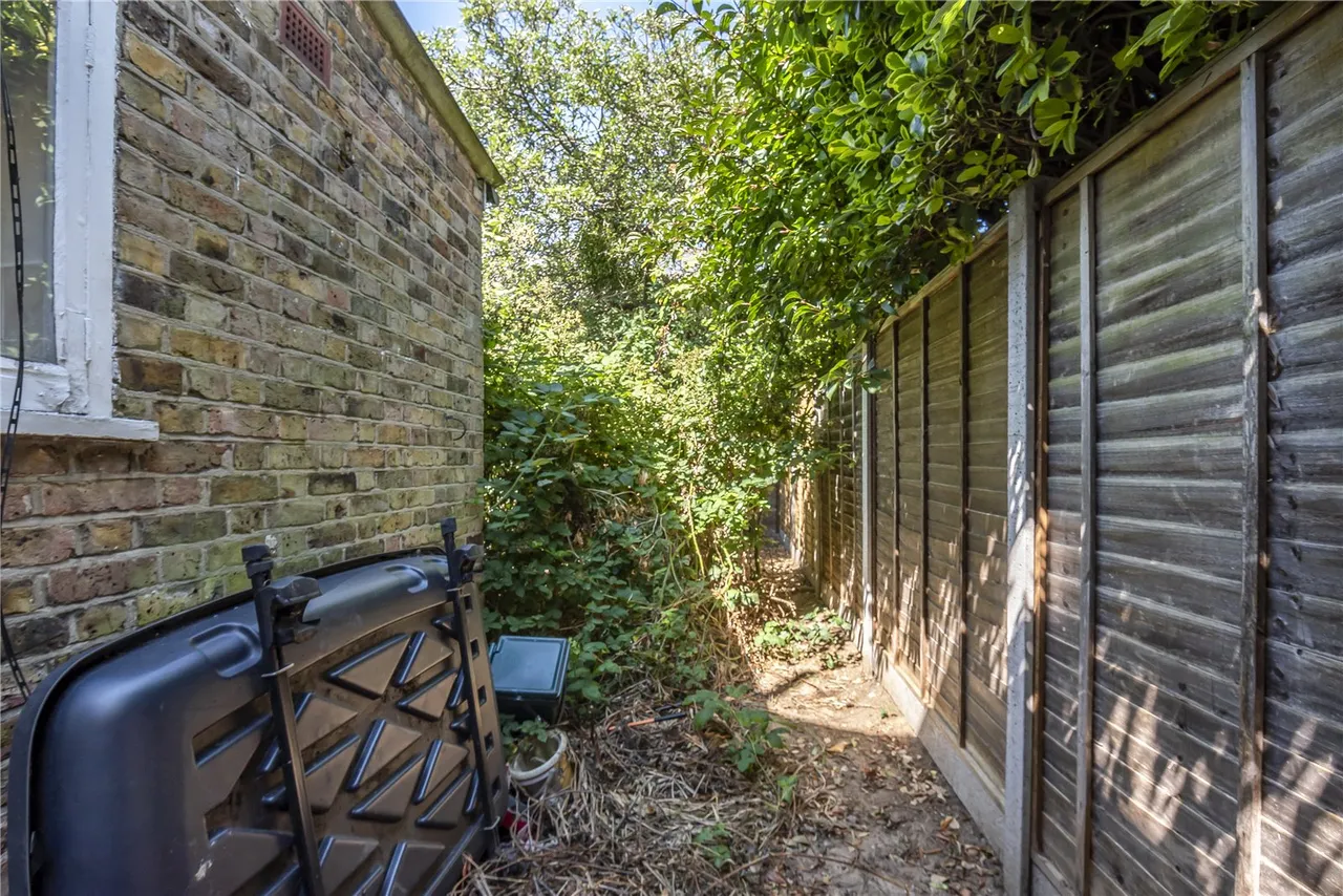 Victoria Road, Teddington, TW11 0BG, photo 9