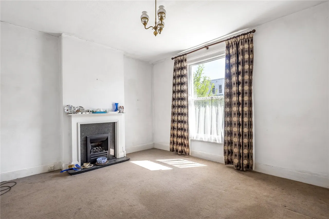 Victoria Road, Teddington, TW11 0BG, photo 2