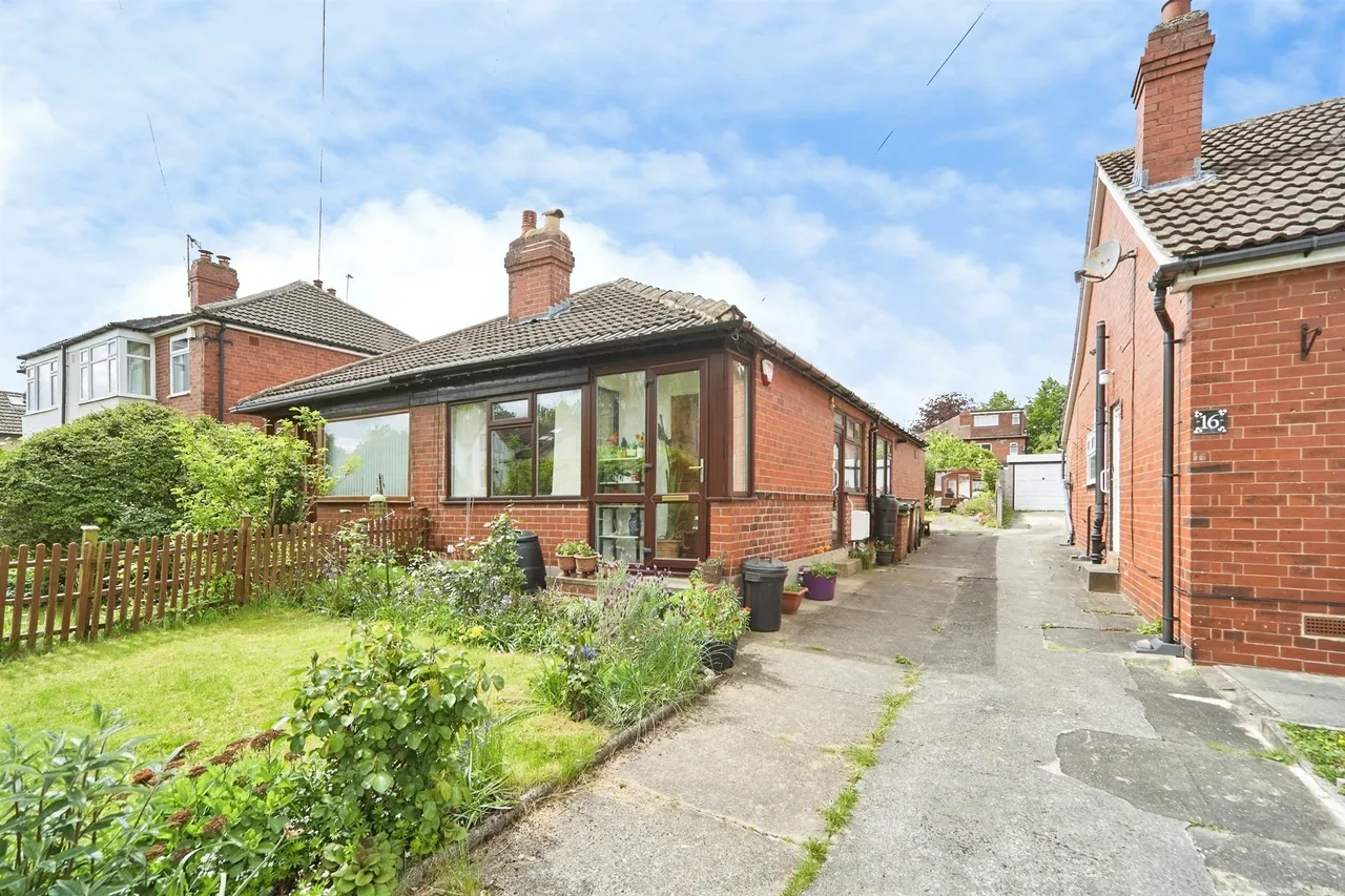 2 bed house for sale — Fearnville Place, Leeds
