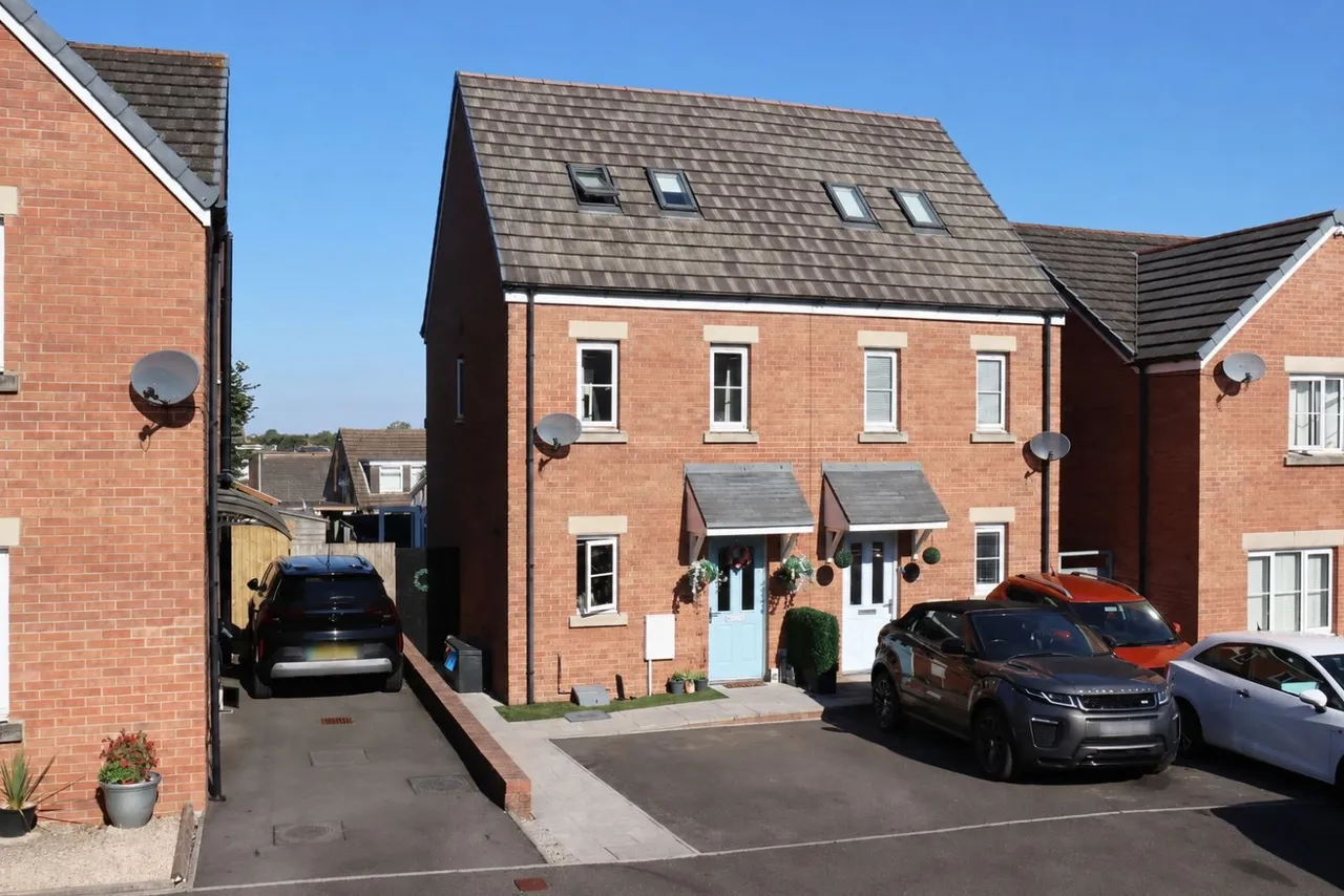 3 bed house for sale, Cilgant Y Lein, Pyle, CF33