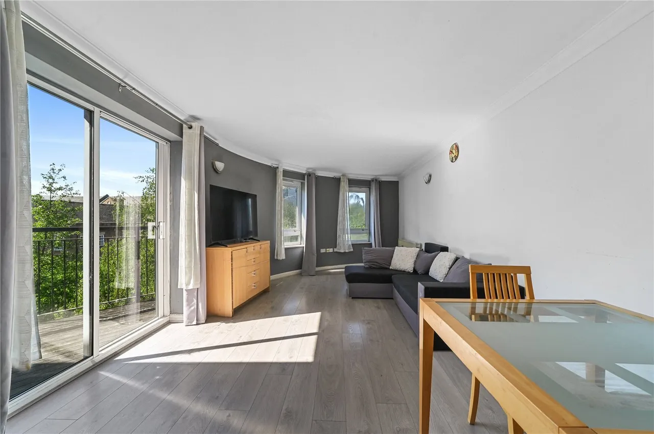 2 bed flat for sale — Abbey Road, Barking, IG11
