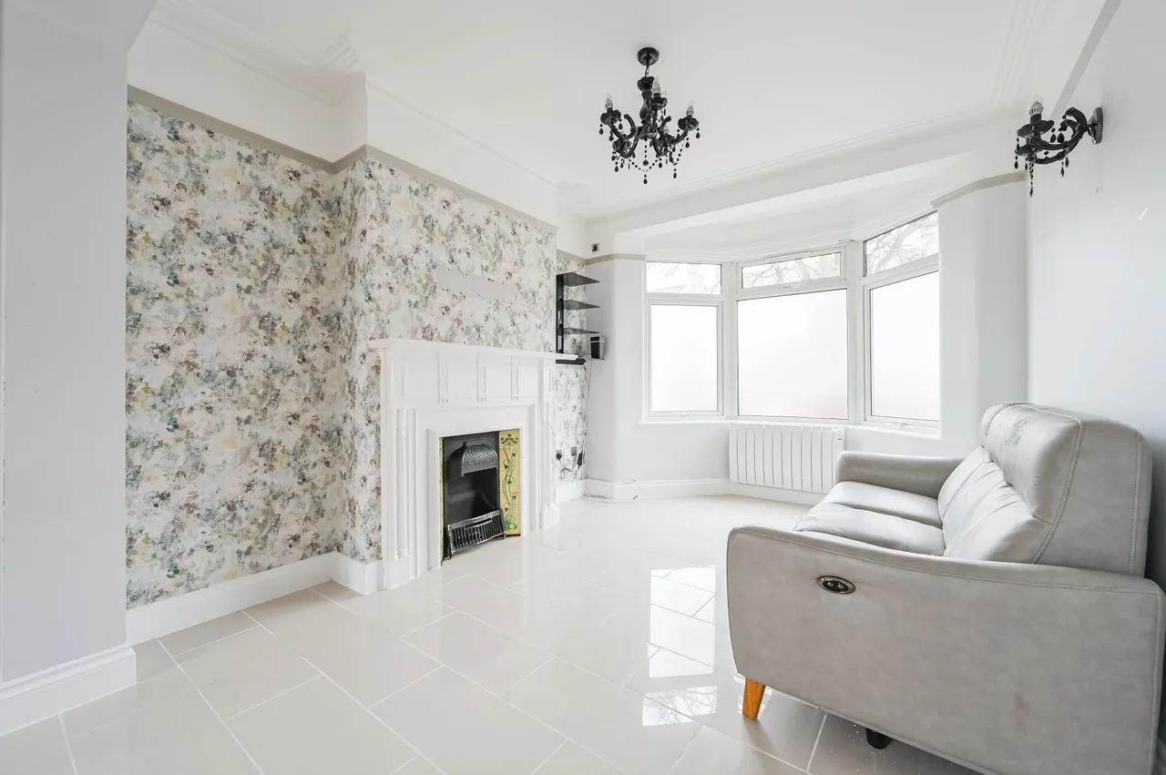 3 bed house for sale — 57 Princes Avenue, London