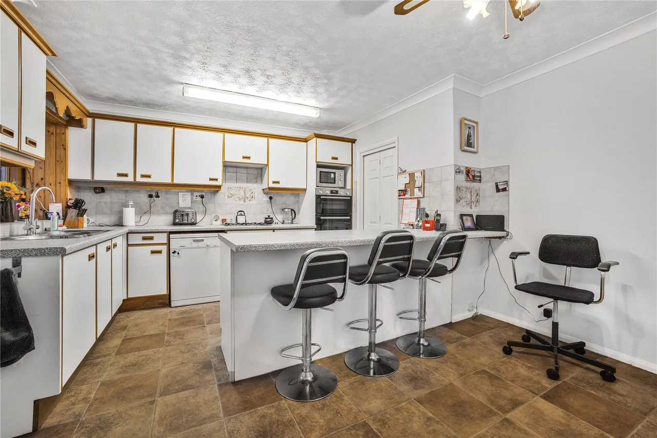 Farthings, Knaphill, GU21, photo 16