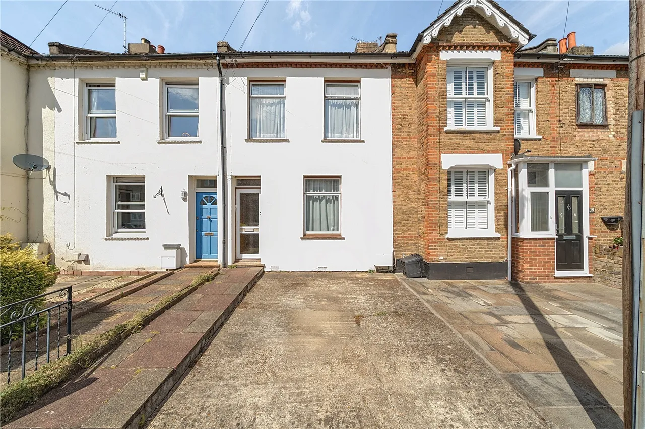 3 bed house for sale — Martins Road, Bromley, BR2