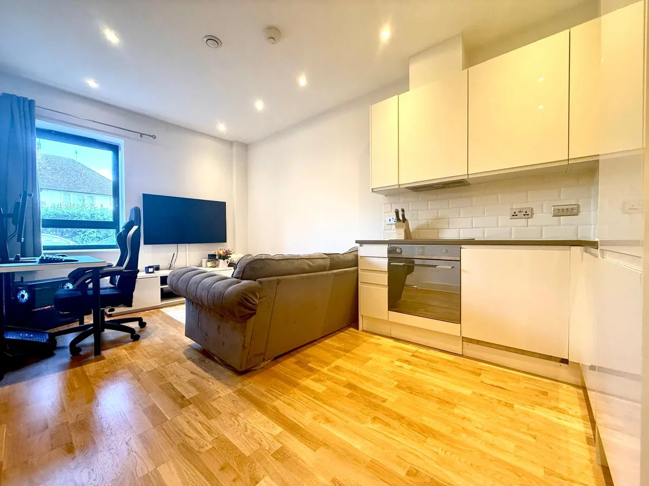 Maybury Close, Frimley, Camberley, Surrey, GU16 7AX, photo 9