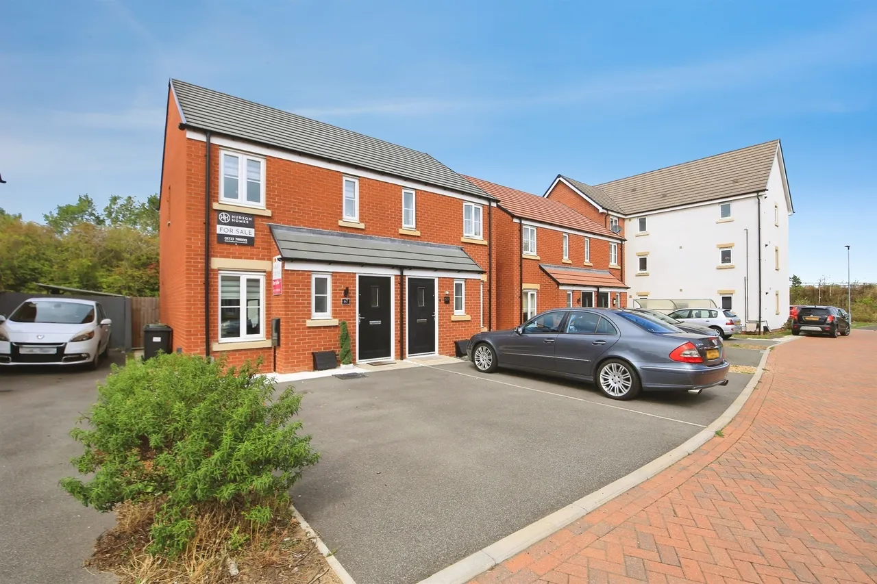 2 bed house for sale — Wilton Avenue, Hampton Gardens, Peterborough