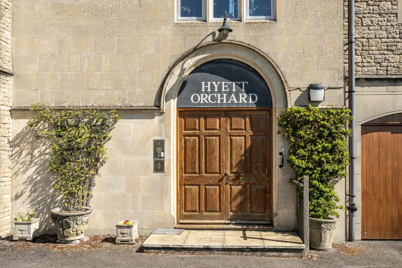Hyett Close, Painswick, Stroud, GL6, photo 2