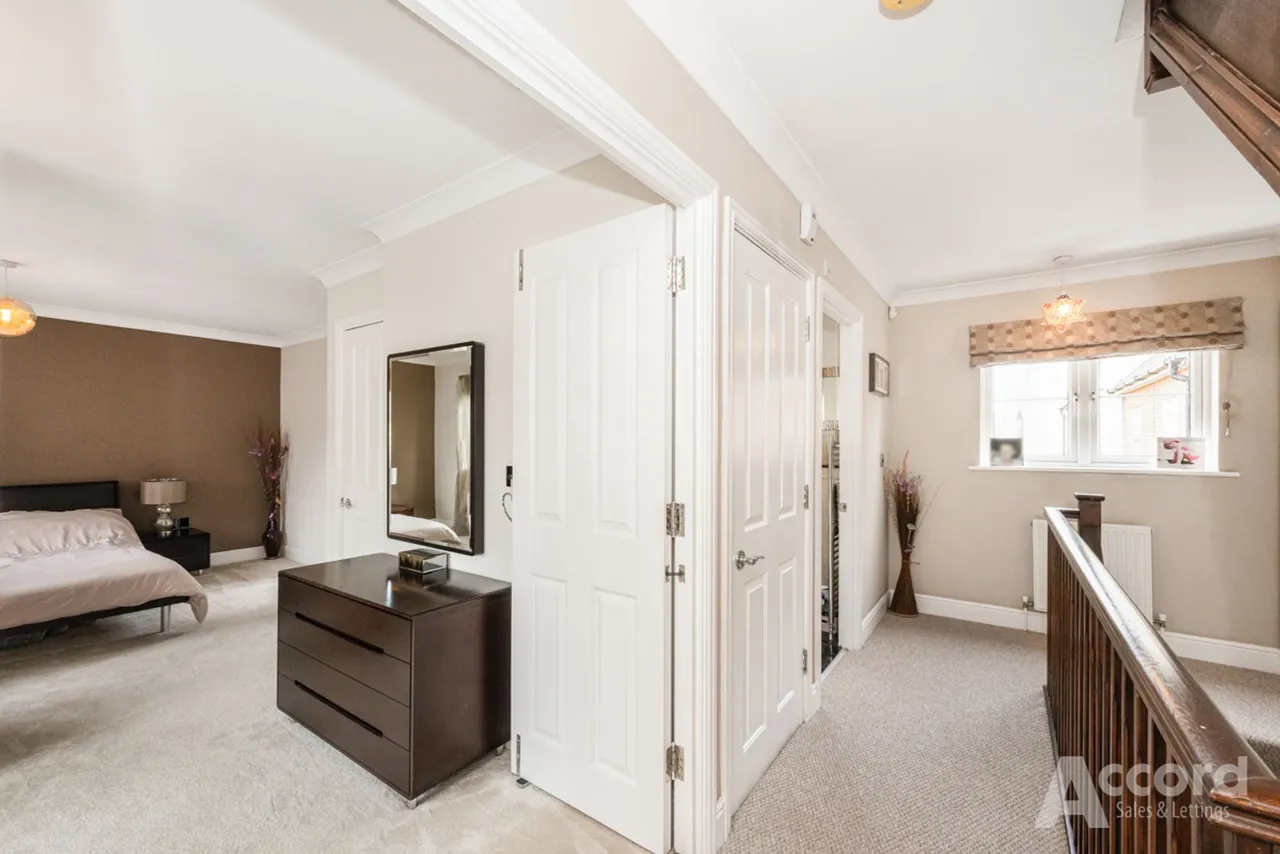 Wallace Way, Romford, RM1, photo 42