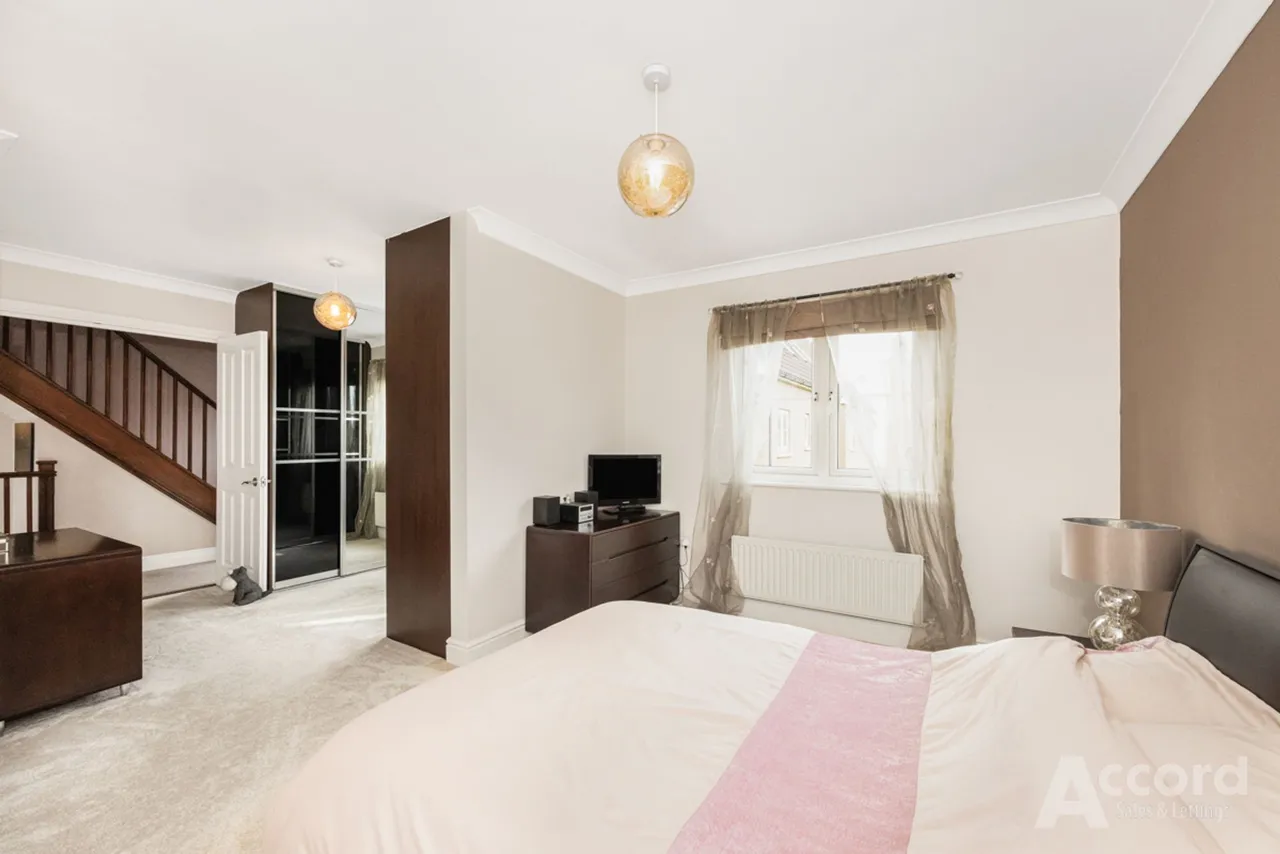 Wallace Way, Romford, RM1, photo 19