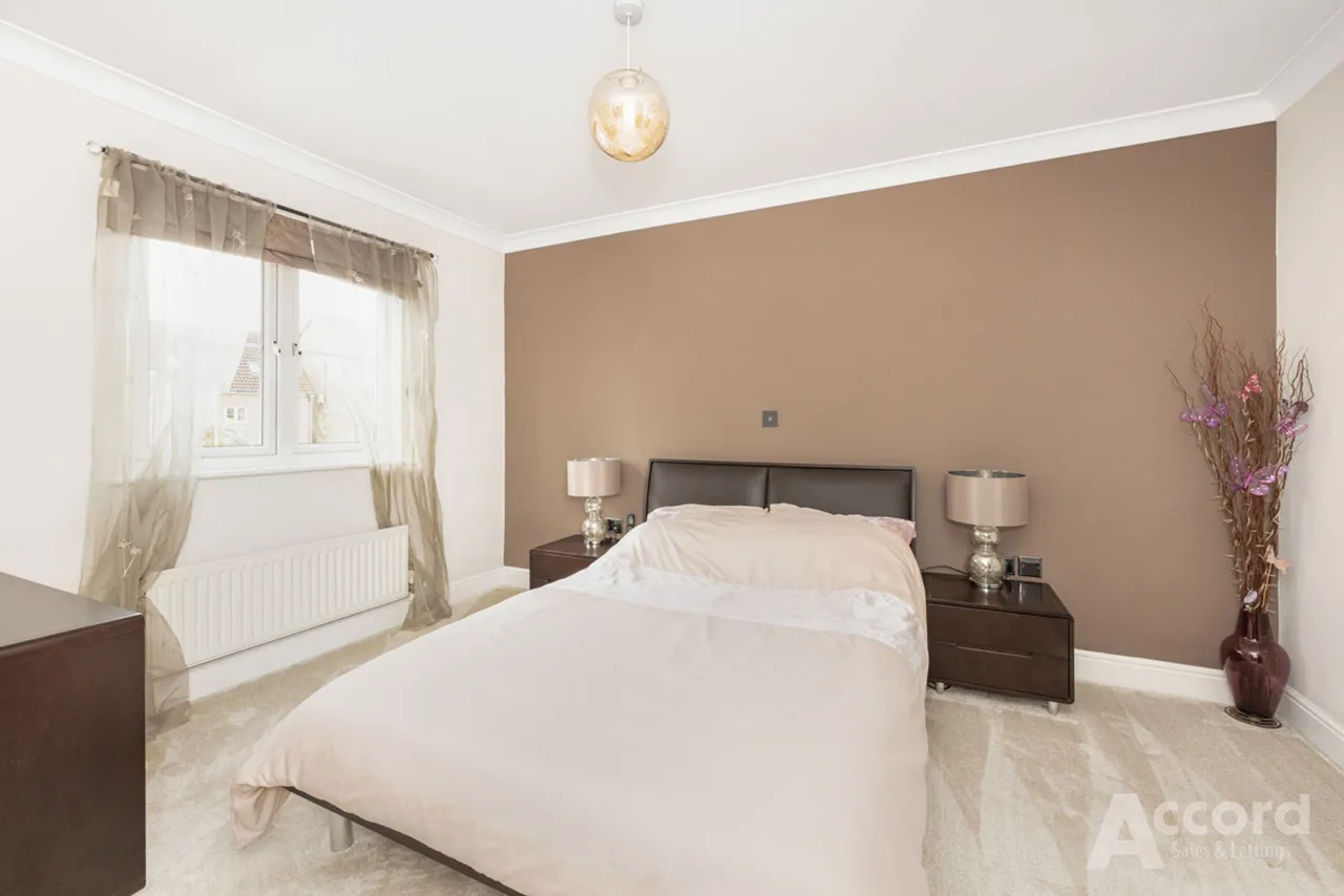Wallace Way, Romford, RM1, photo 18