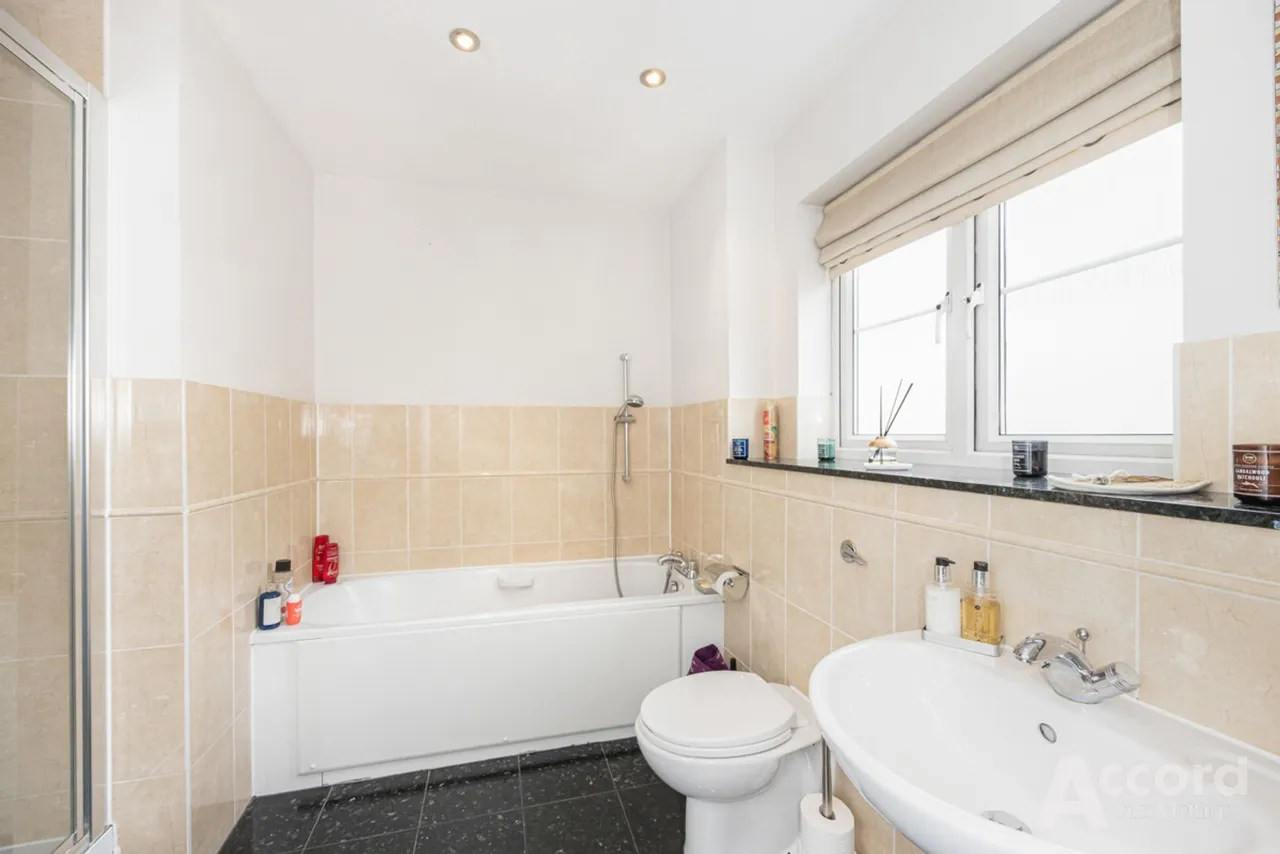 Wallace Way, Romford, RM1, photo 16