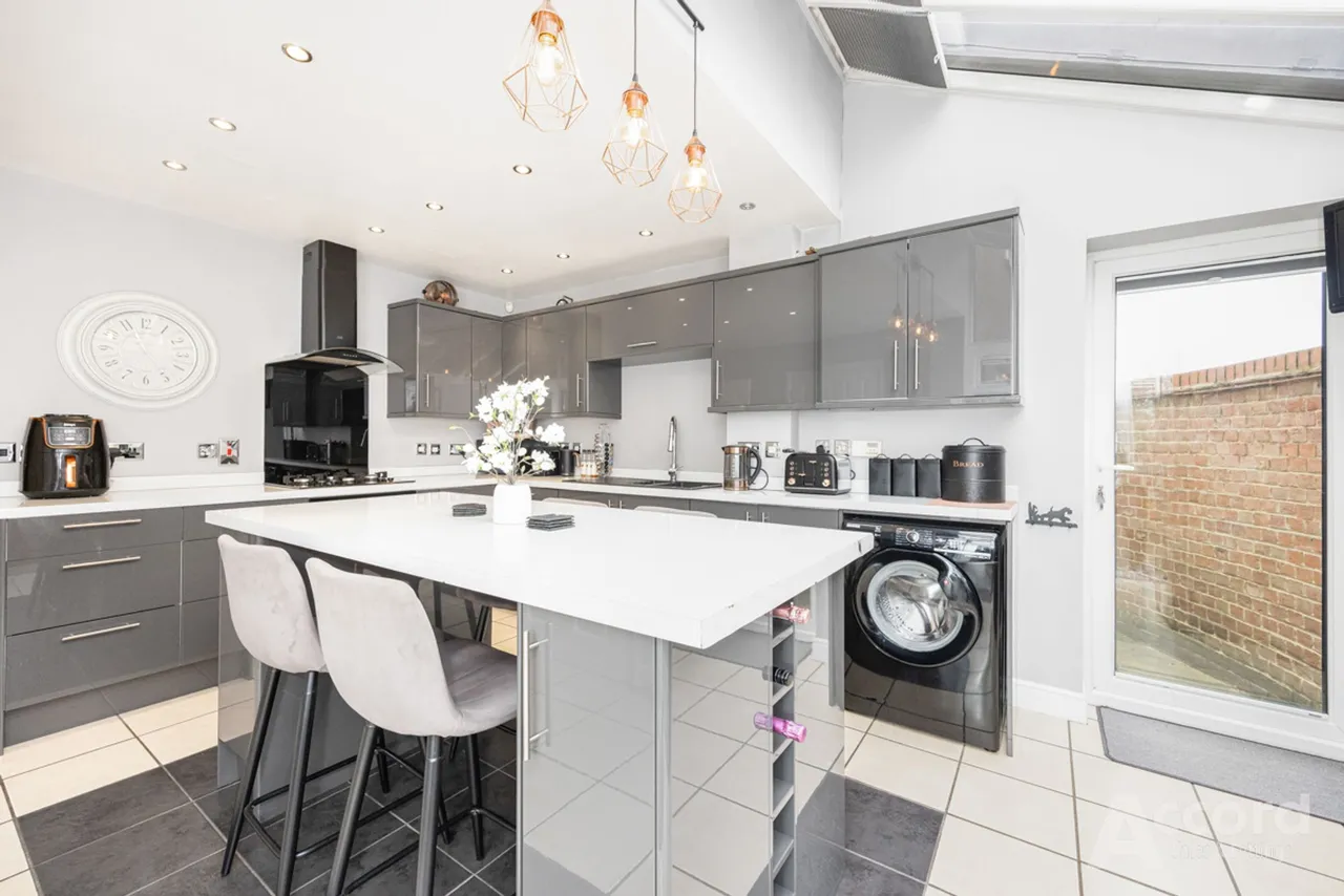 Wallace Way, Romford, RM1, photo 11