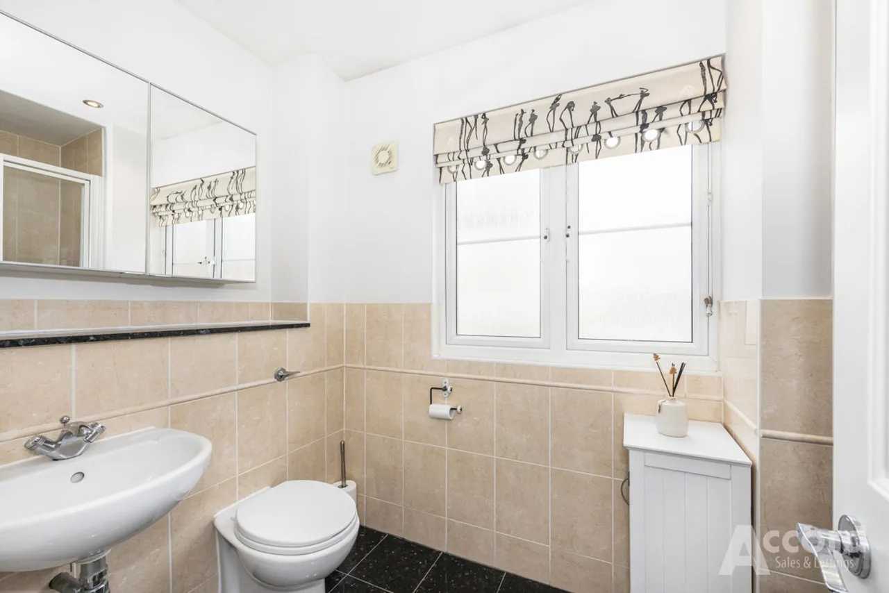Wallace Way, Romford, RM1, photo 48