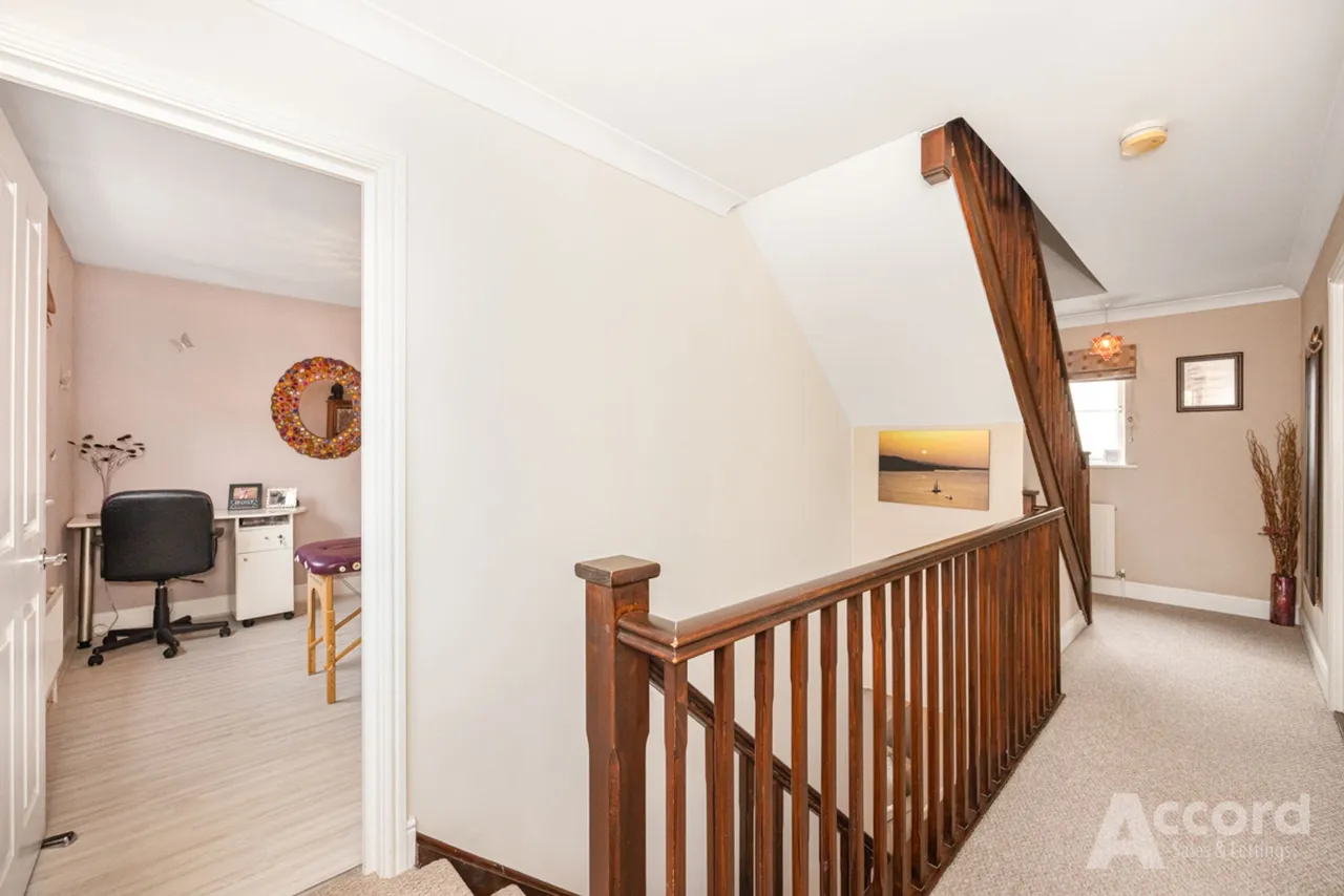 Wallace Way, Romford, RM1, photo 13