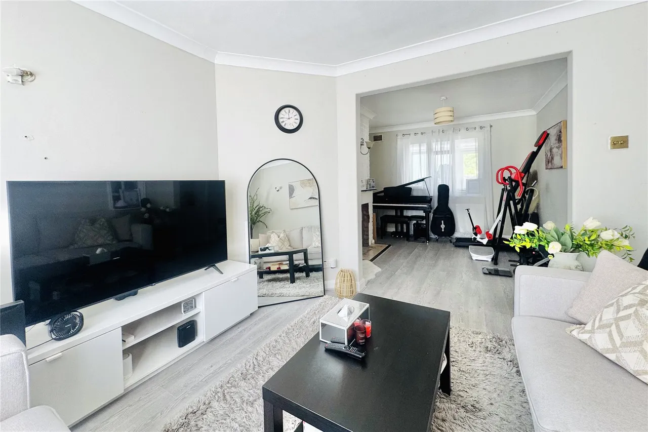 Queen Mary Avenue, Camberley, Surrey, GU15 3BH, photo 4