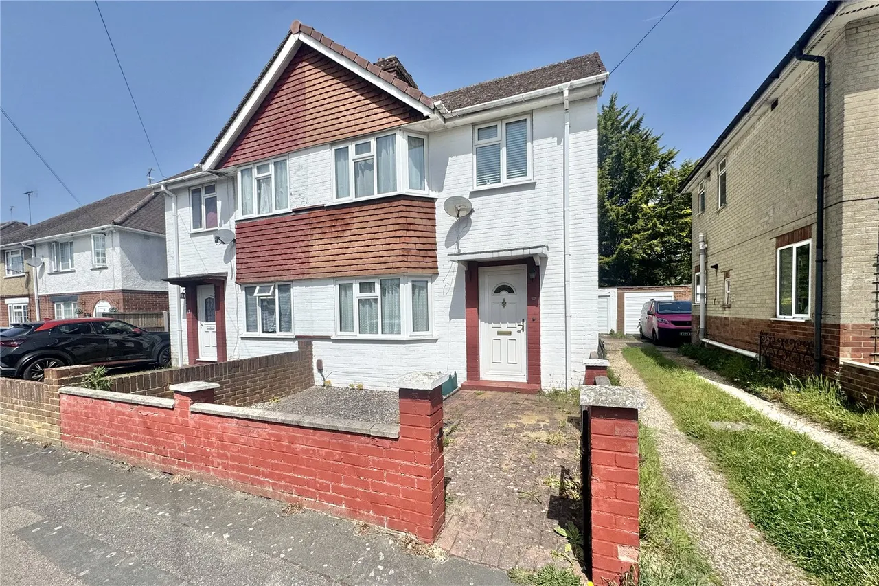 3 bed house for sale — Queen Mary Avenue, Camberley, Surrey, GU15 3BH