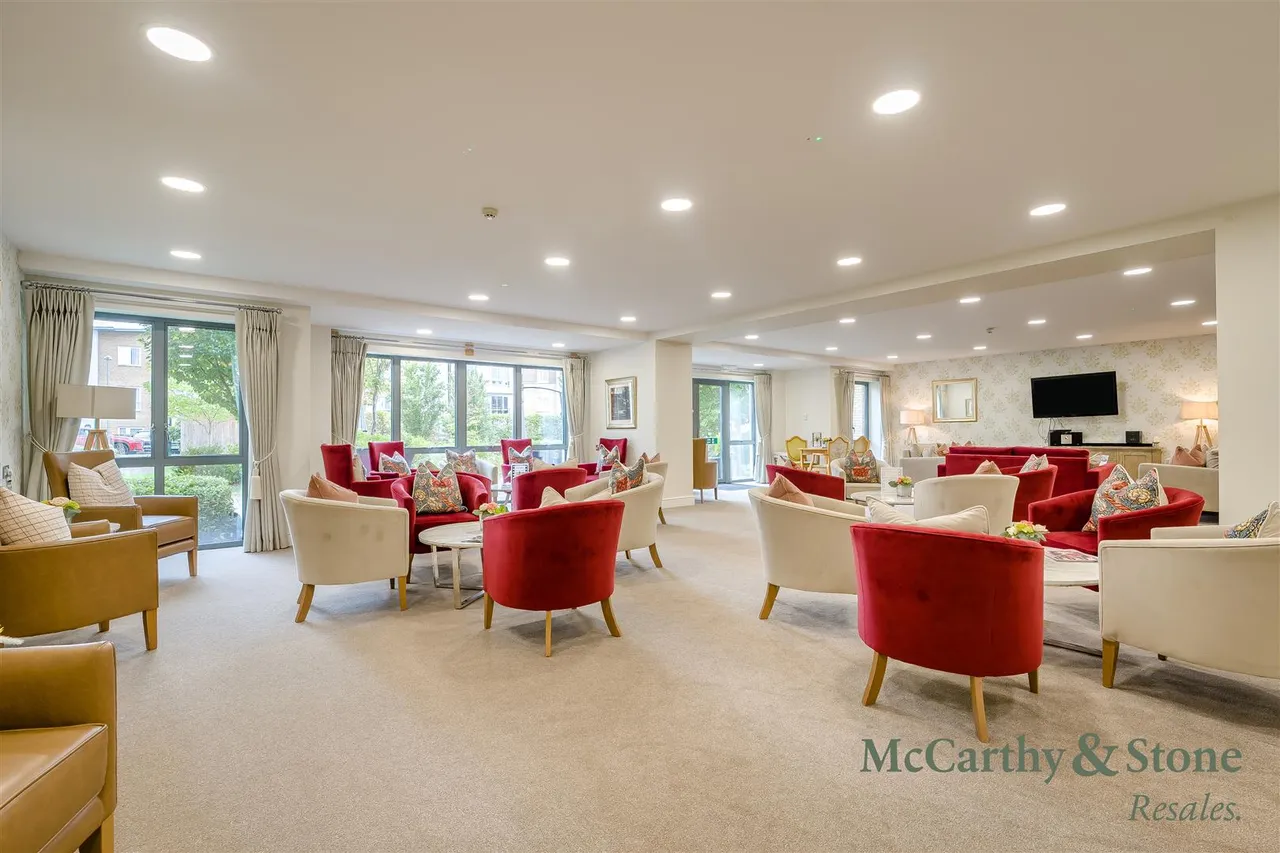 St. Georges Road, Cheltenham, GL50, photo 2