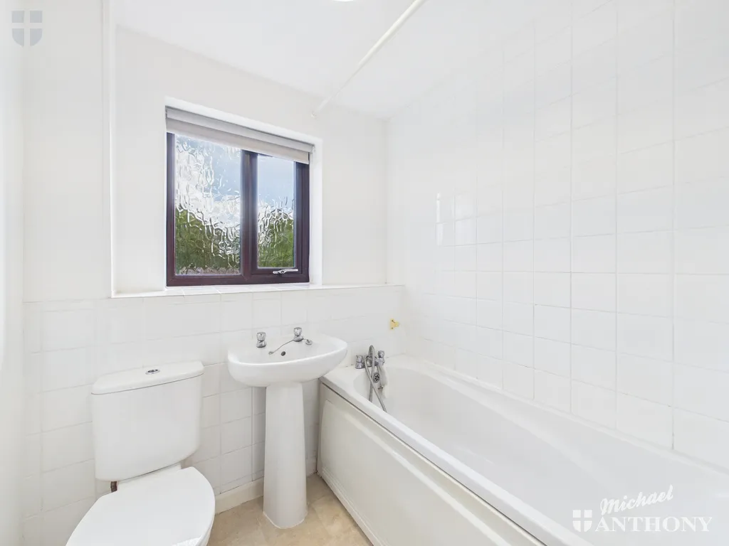 Anton Way, Aylesbury, HP21, photo 7