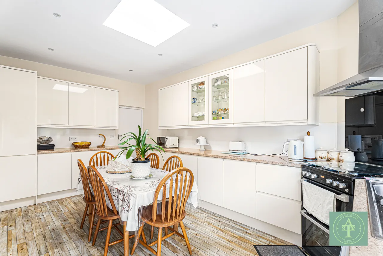Private Road, Enfield, EN1, photo 12
