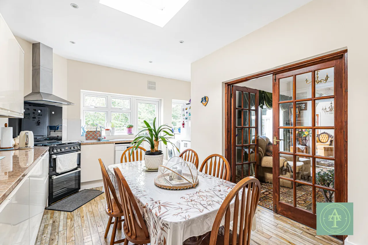 Private Road, Enfield, EN1, photo 11