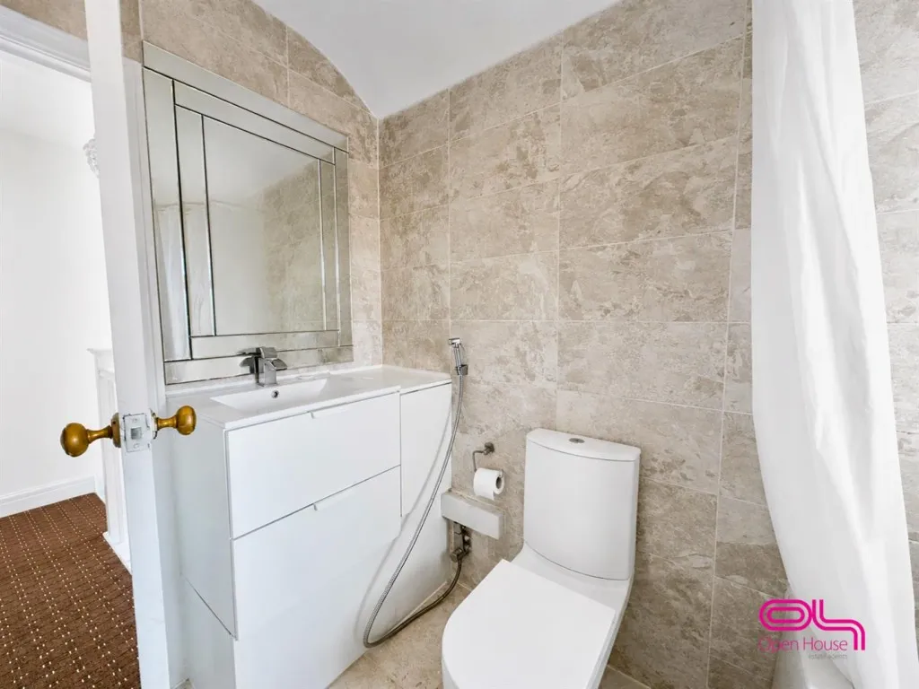 French Grove, Bolton, BL3, photo 12