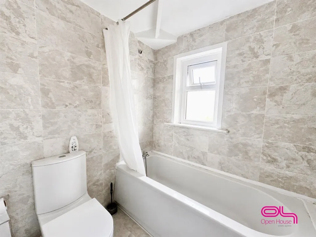 French Grove, Bolton, BL3, photo 13