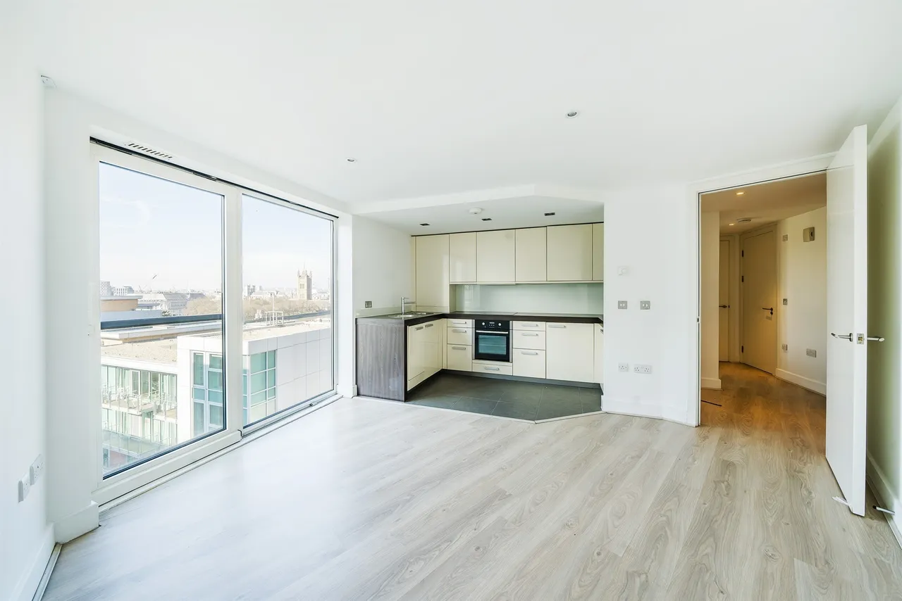 1 bed flat for sale — Salamanca Place, London