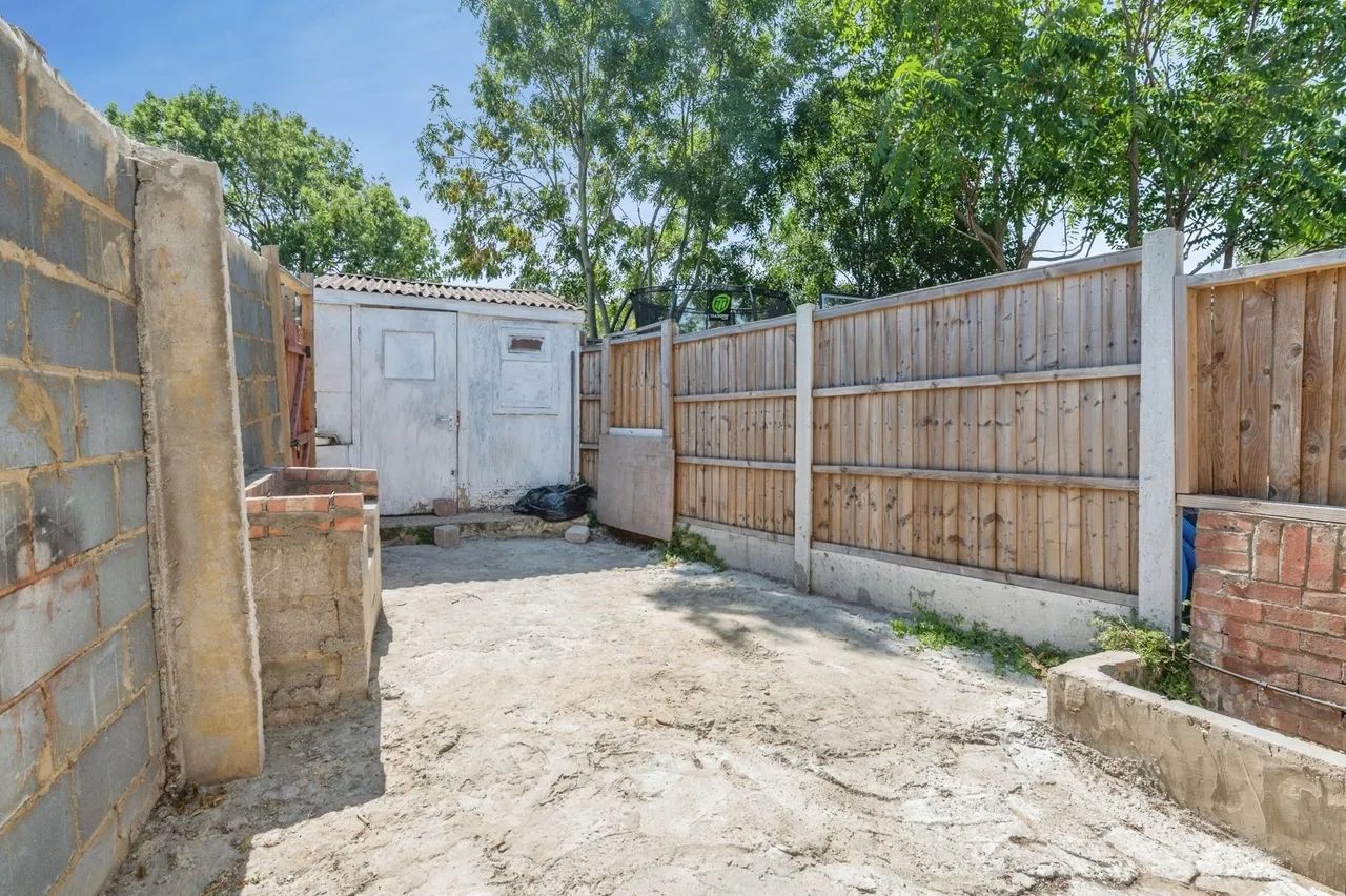 Benson Road, Grays, Essex, RM17, photo 16