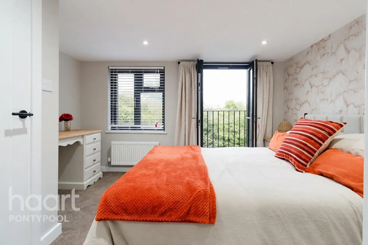 Railway Terrace, Pontypool, NP4, photo 9