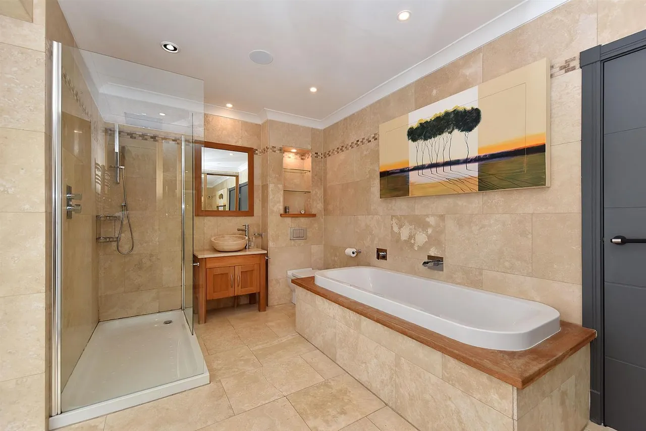 Holmlee Way, Prestbury, photo 13