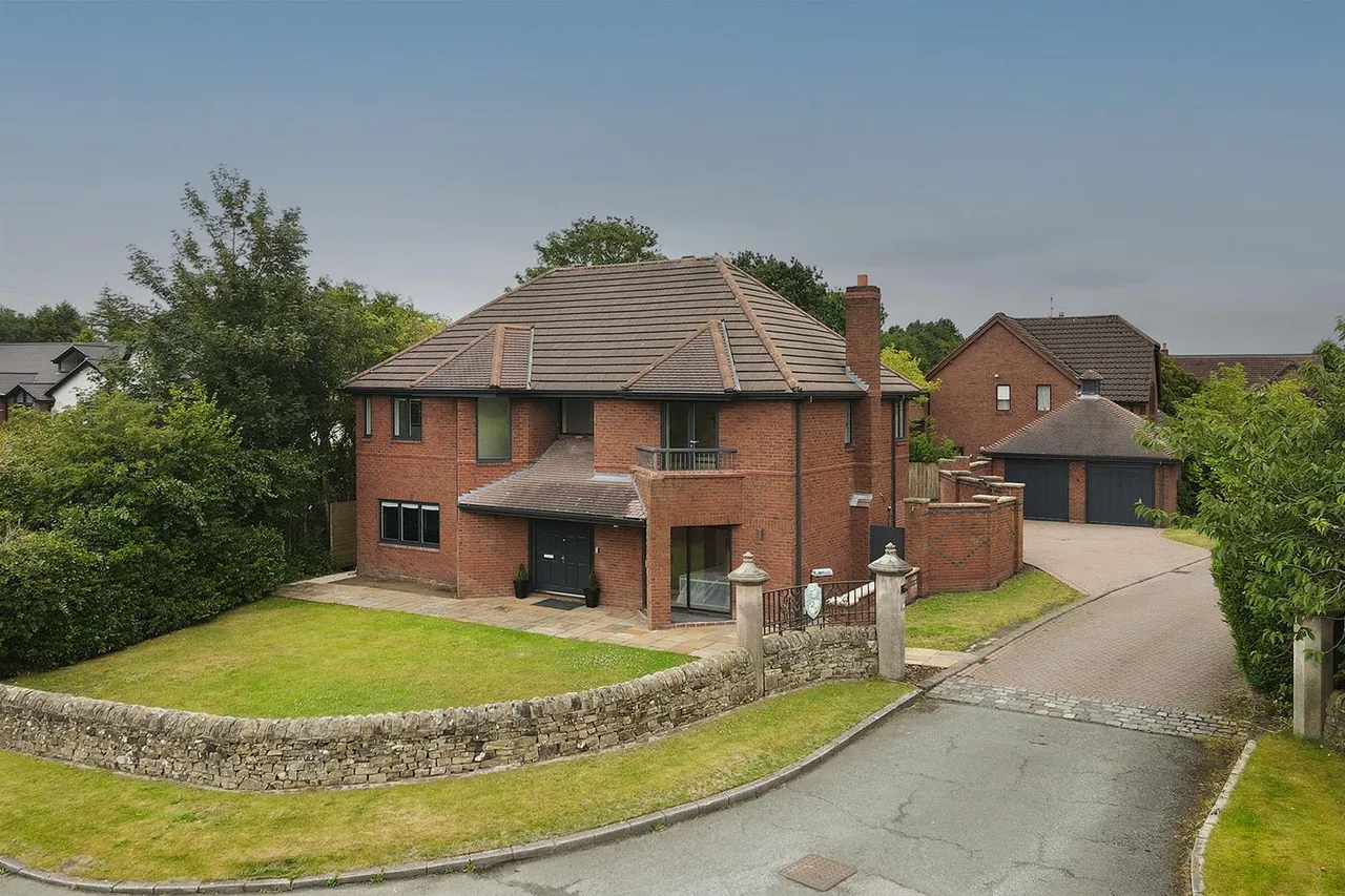 5 bed house to rent — Holmlee Way, Prestbury
