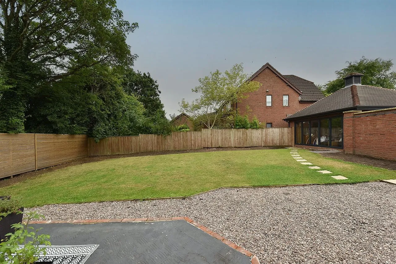 Holmlee Way, Prestbury, photo 20