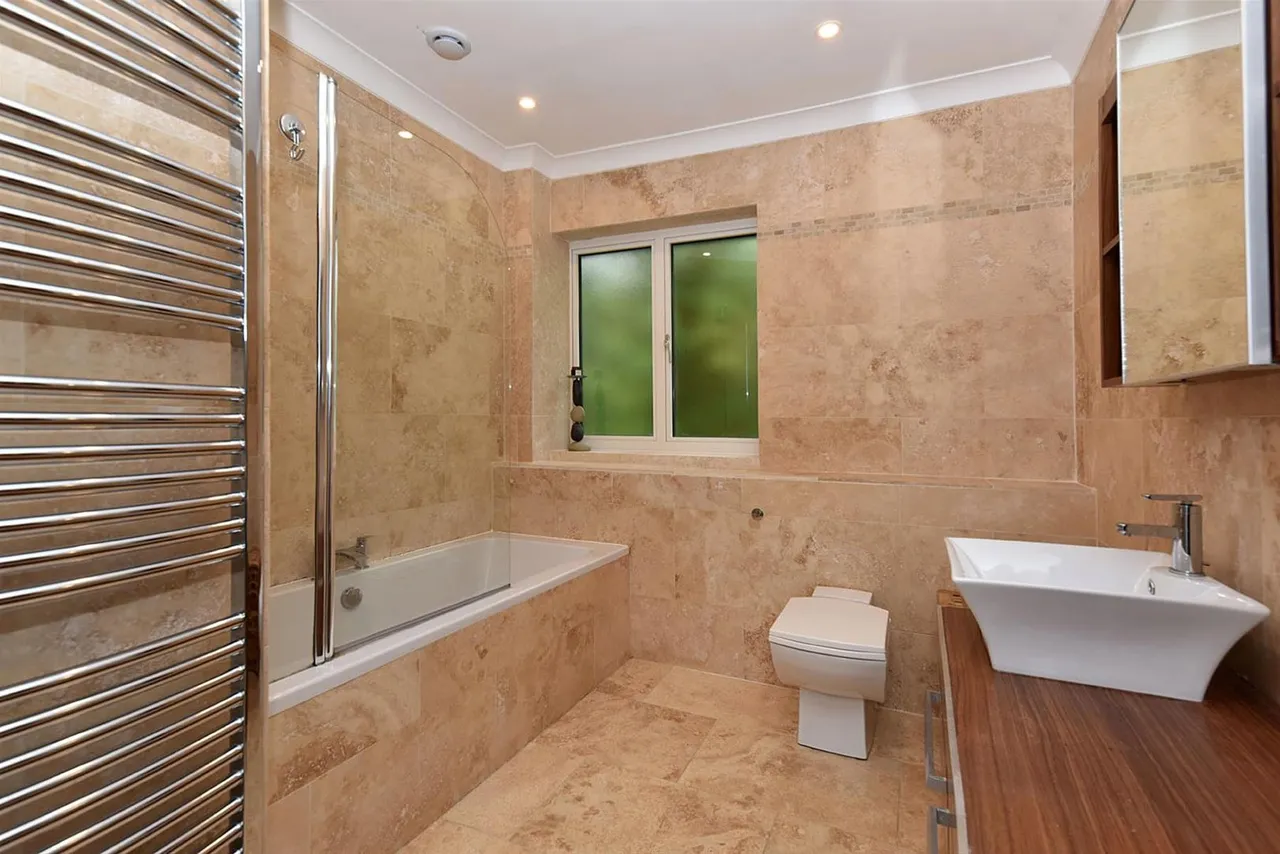 Holmlee Way, Prestbury, photo 17