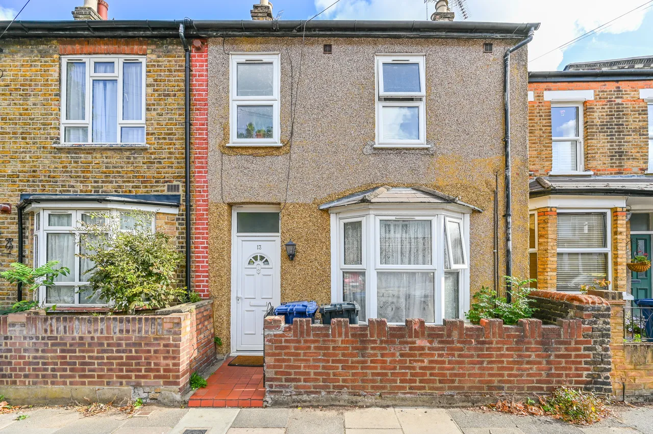 3 bed house to rent, London, W7