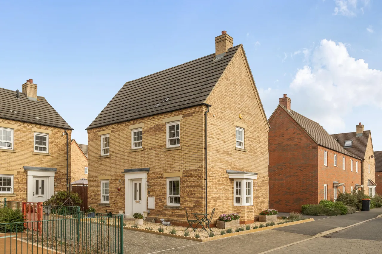 3 bed house for sale, Primrose Fields, Bedford