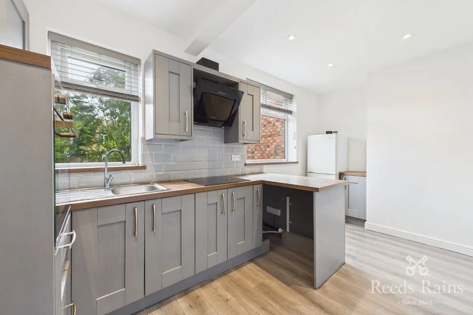 Claremont Road, Great Moor, Cheshire, SK2, photo 5