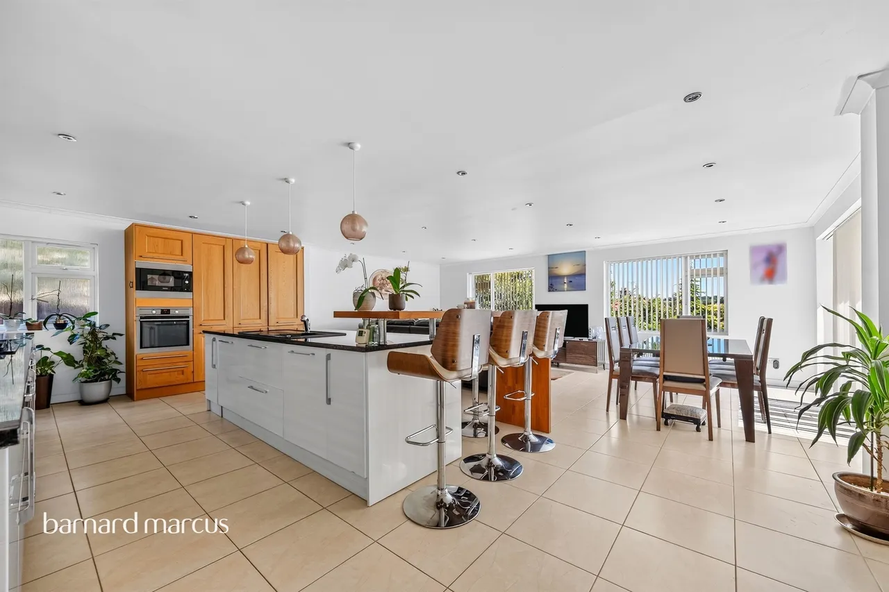 Field End, Coulsdon, CR5, photo 3