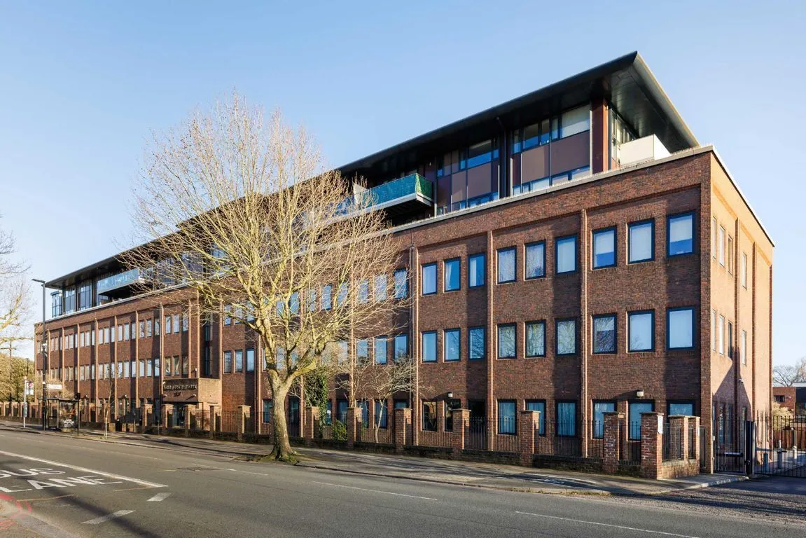 1 bed property for sale, London Road, TW7