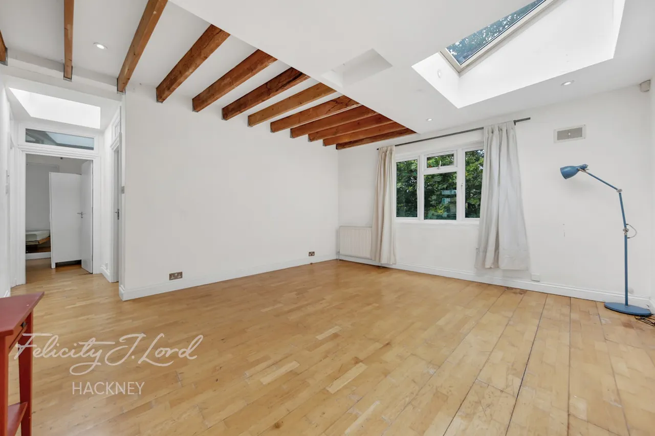 2 bed flat for sale, Kingsland Road, London