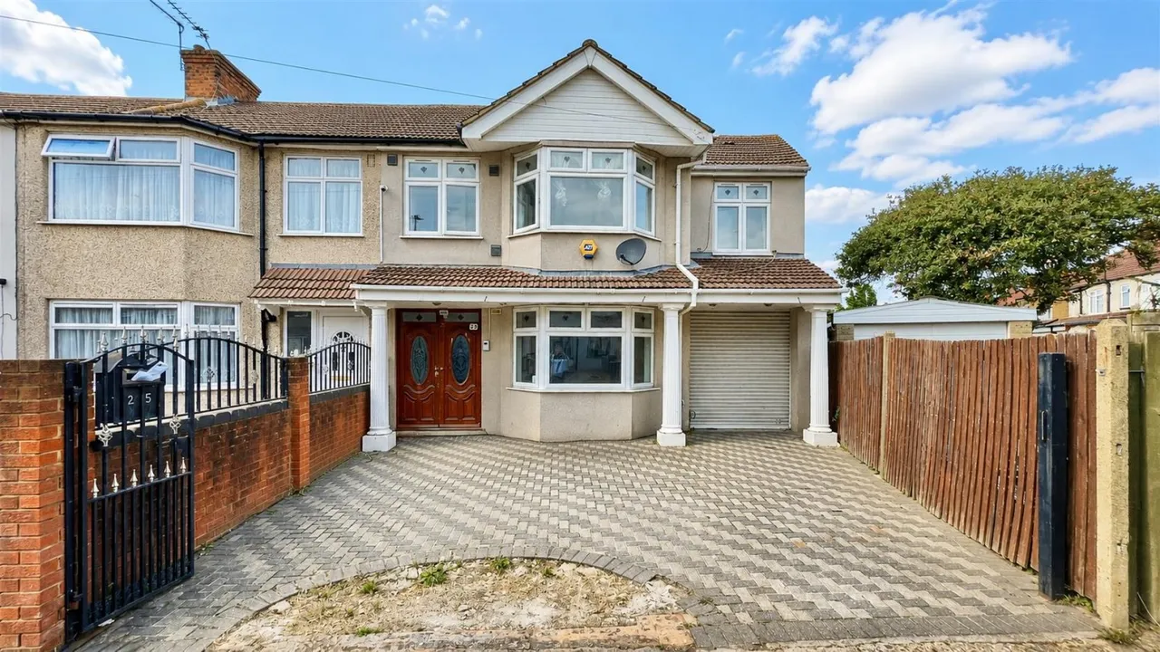 4 bed house for sale, End Terrace, Hounslow, TW4