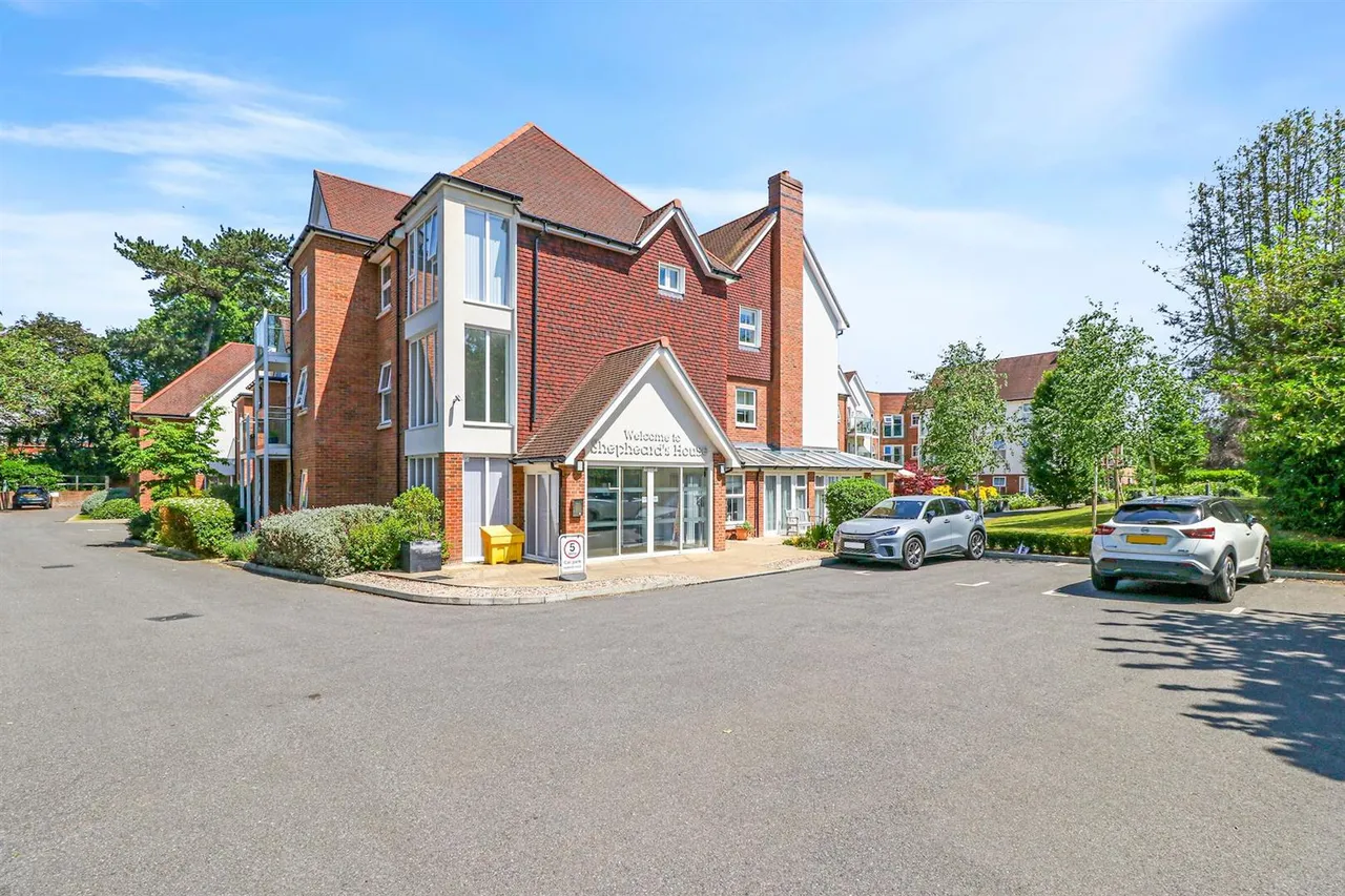 2 bed flat for sale, Manor Park Road, Chislehurst, BR7
