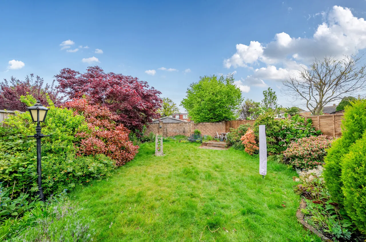 White Acres Road, Mytchett, Camberley, Surrey, GU16 6EY, photo 10