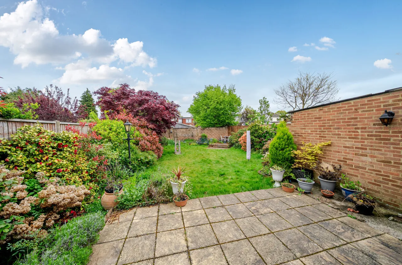 White Acres Road, Mytchett, Camberley, Surrey, GU16 6EY, photo 11