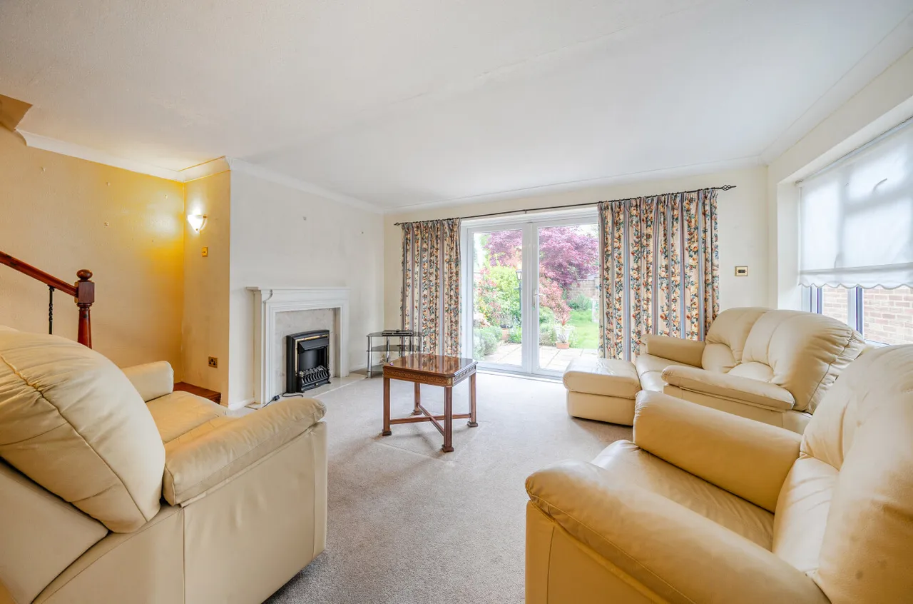 White Acres Road, Mytchett, Camberley, Surrey, GU16 6EY, photo 4
