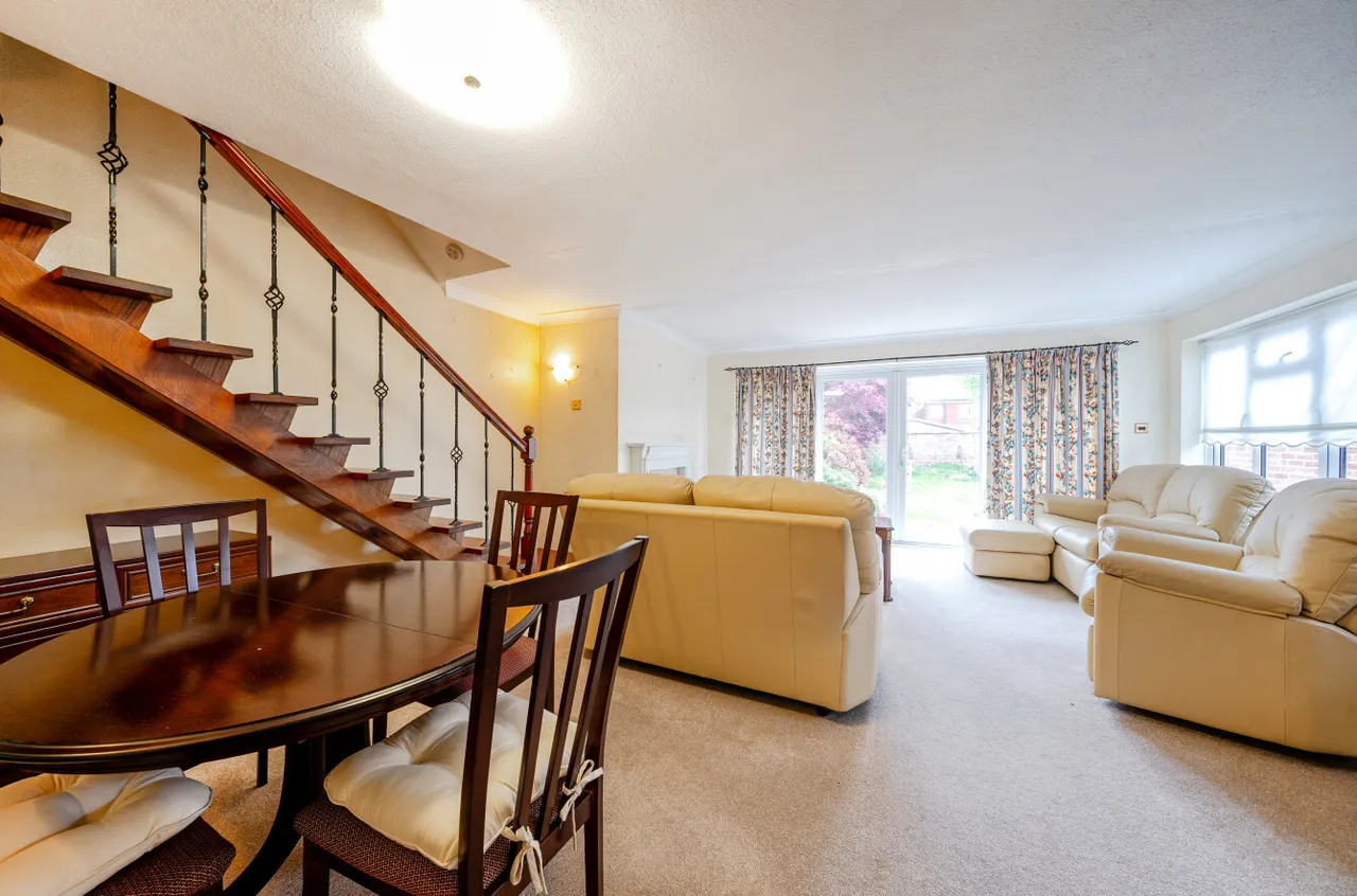 White Acres Road, Mytchett, Camberley, Surrey, GU16 6EY, photo 5