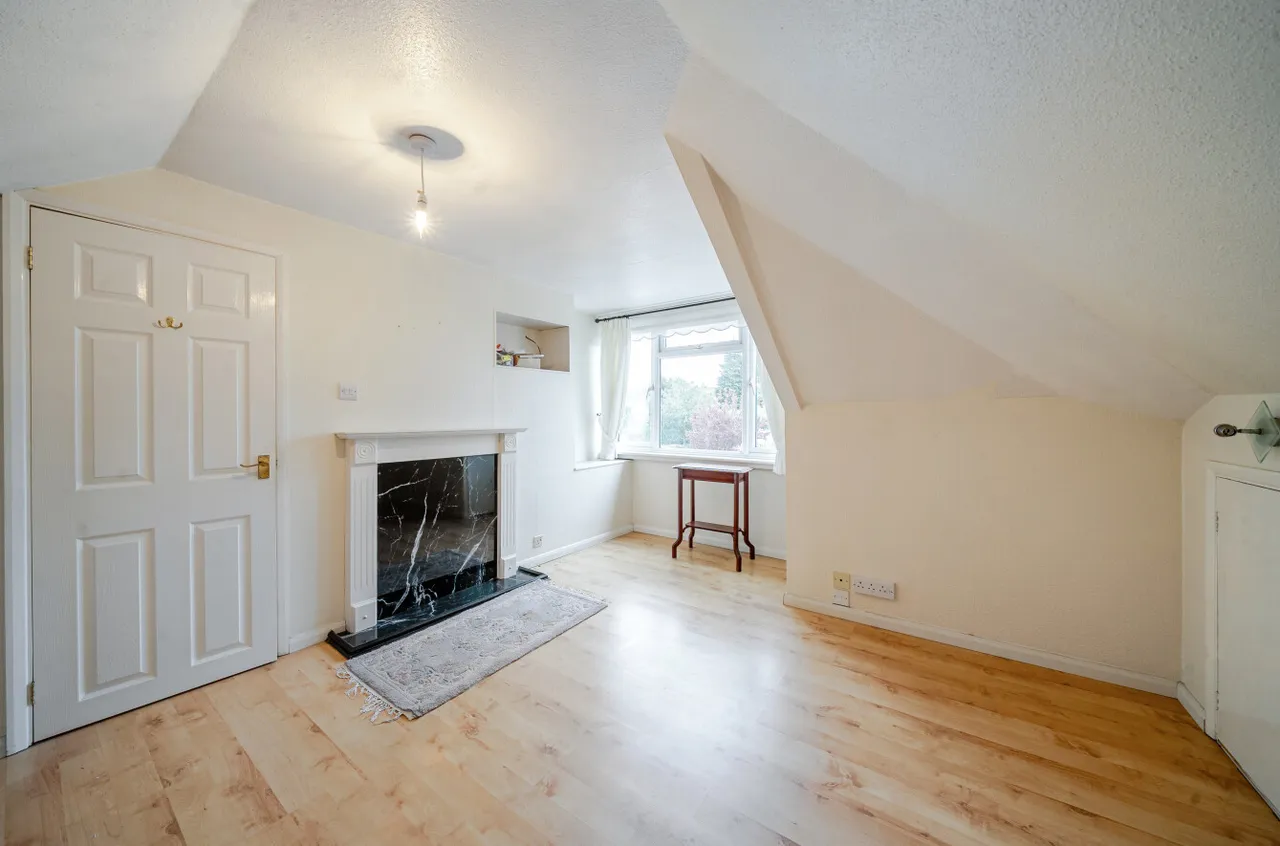 White Acres Road, Mytchett, Camberley, Surrey, GU16 6EY, photo 7