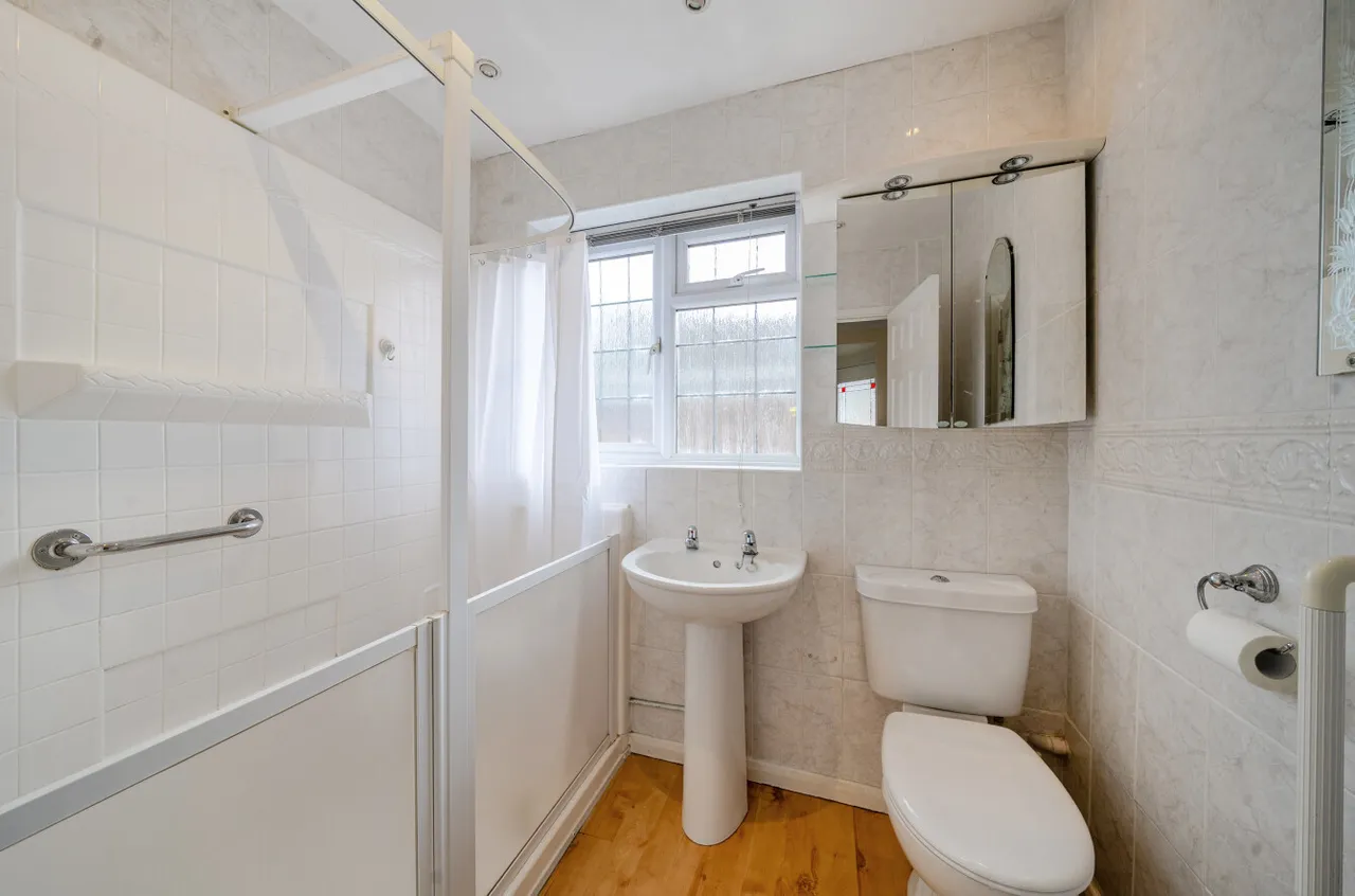 White Acres Road, Mytchett, Camberley, Surrey, GU16 6EY, photo 6