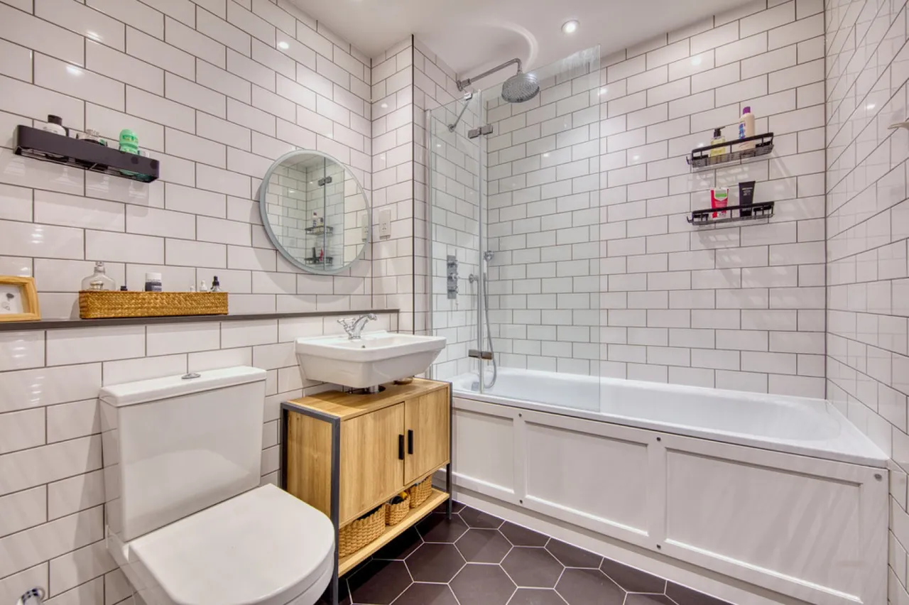 Wallis Road, E9, photo 15